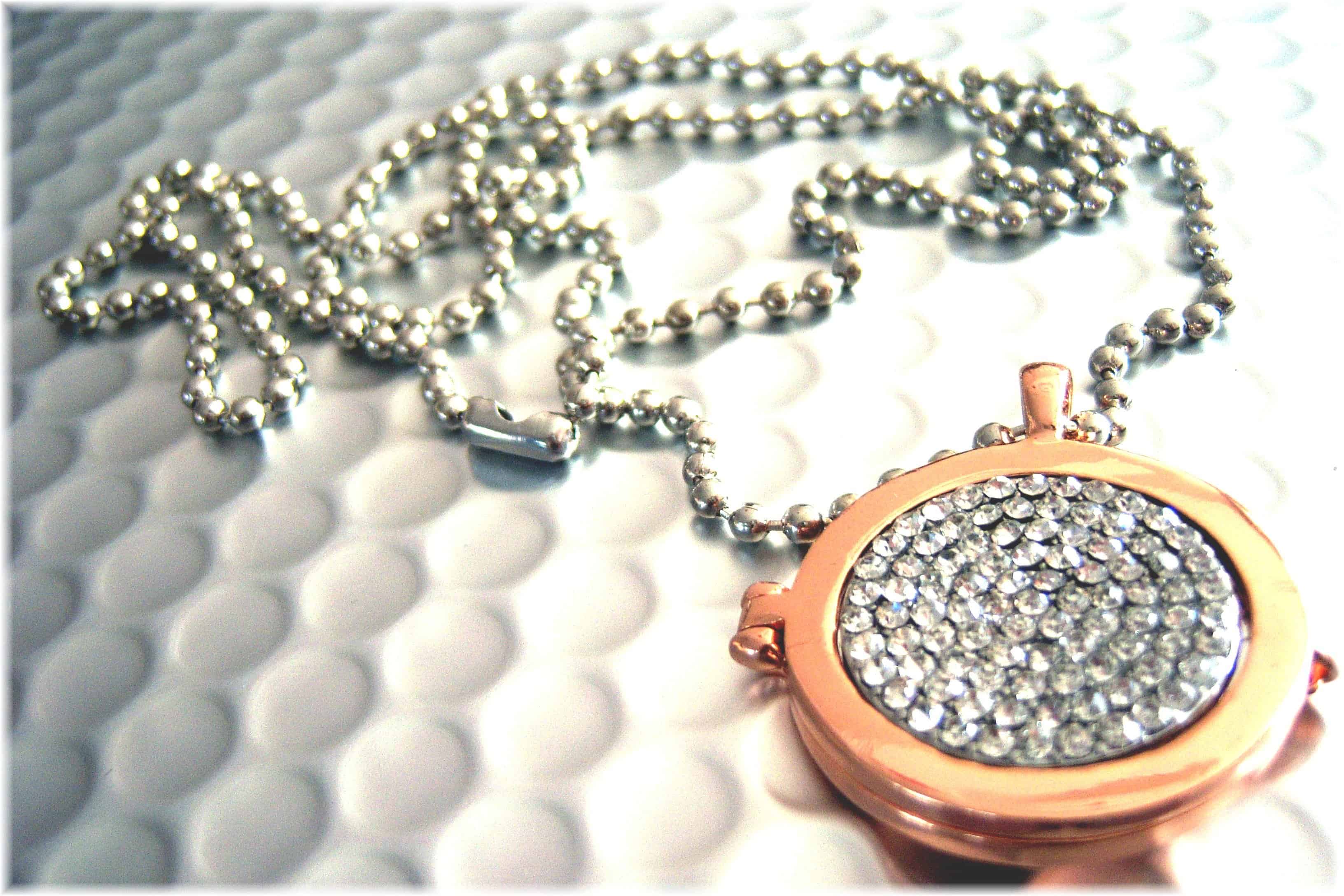 Twinkeltje | Hip getest: ballchain ketting met strassmunt