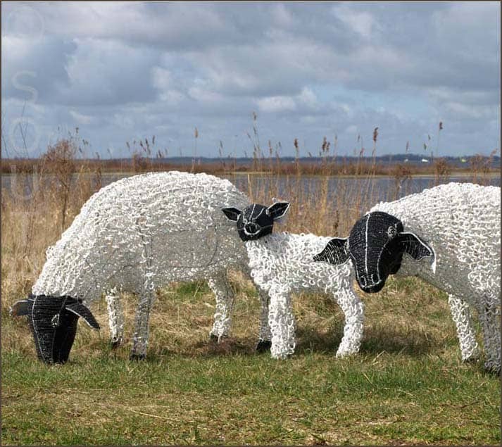 Art_wirework_karoo_sheeps_in_grass_Streetwires