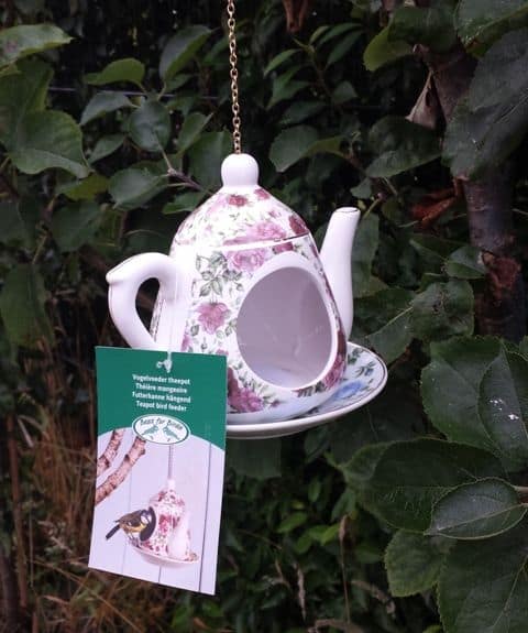 Verras de vogels met een high tea