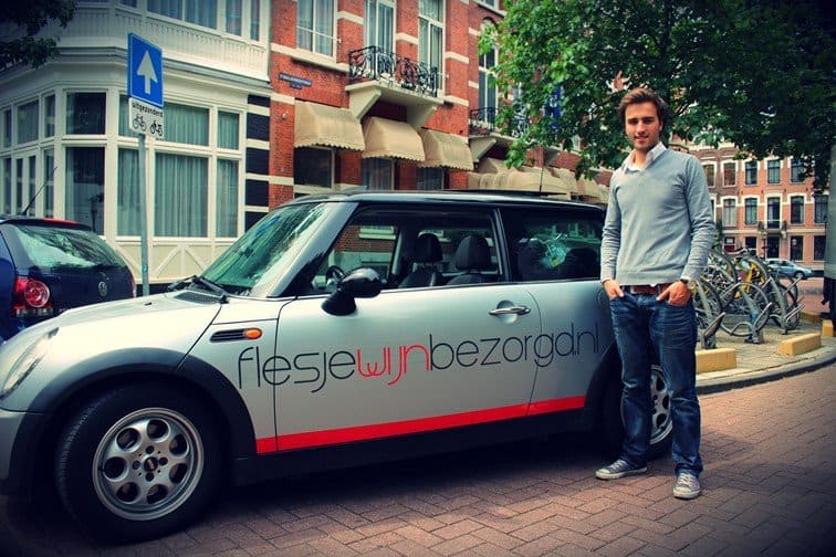 Flesjewijnbezorgd, een stijlvol en gepersonaliseerd geschenk Oprichter_Thymo_Schol