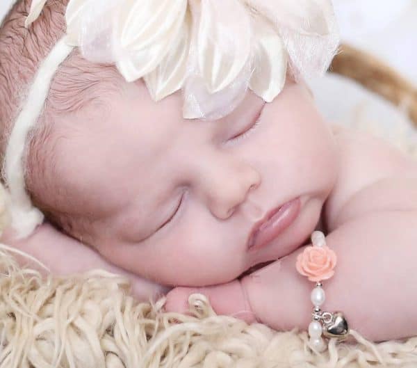 Baby armbandje 'Flower' met bol hartje baby-armbandje-flower-met-bol-hartje