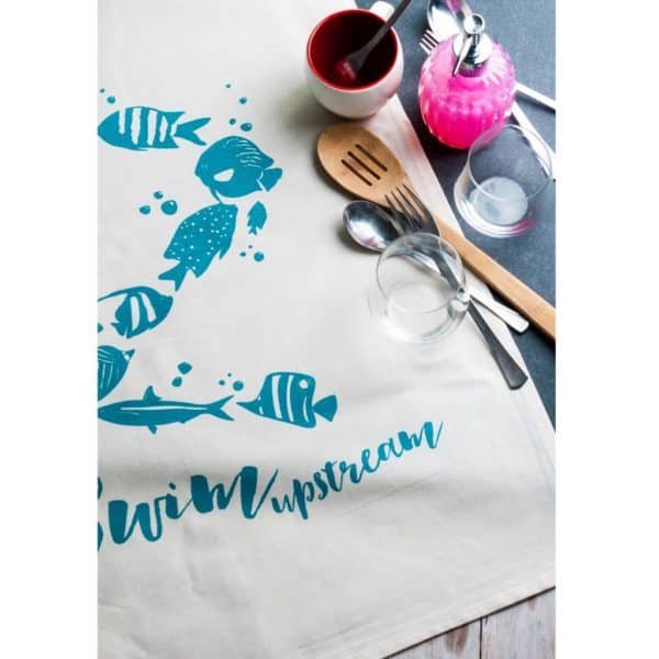 Theedoek Swim Upstream | Nestwarehouse.nl nestwarehouse-theedoek-vissen-swim-upstream