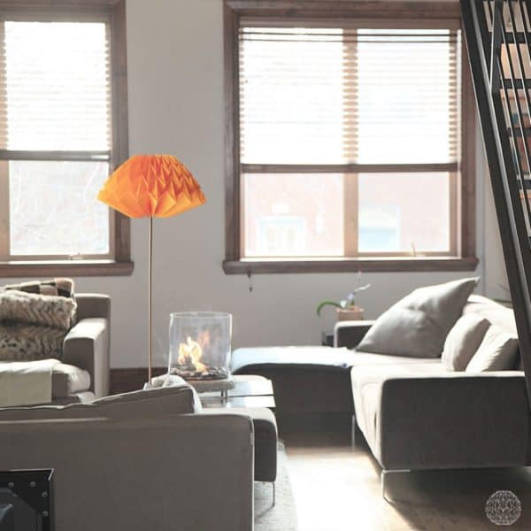 Sucsid (mandarijn-geel) op strakke voet danielleorigamilampen-sucsid