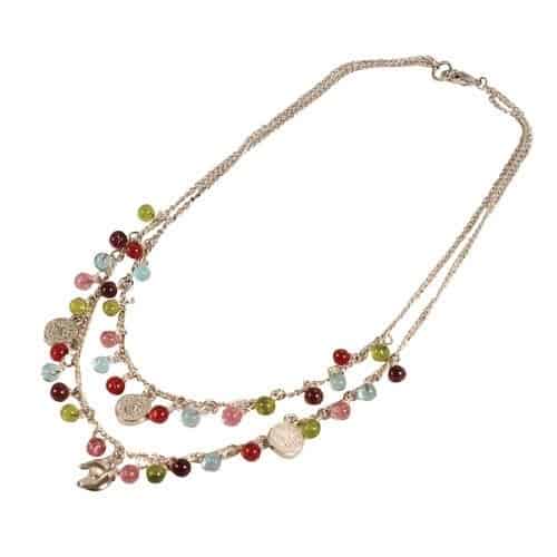 Mooie zilverkleurige ketting met mooie intense kleuren en diverse bedels. Handmade & Fairtrade gemaakt in India