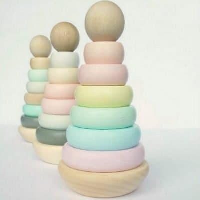 Houten stapeltoren in pastelkleuren (twv €28,95)