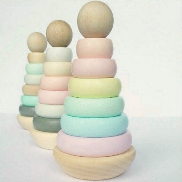 houten stapeltoren pastel