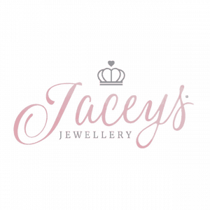Op zoek naar een gepersonaliseerd sieraad? In de sieraden webshop van Jaceys® ontwerp jij jouw naam sieraden gemakkelijk en snel online. Jaceys® maakt van ieder sieraad, jouw unieke sieraad!