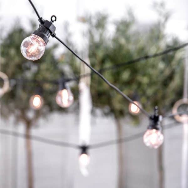 Deze lichtslingers zijn upcoming als hippe tuinverlichting voor het komende seizoen - Lichtslinger Clear 5M - [Partydeco]