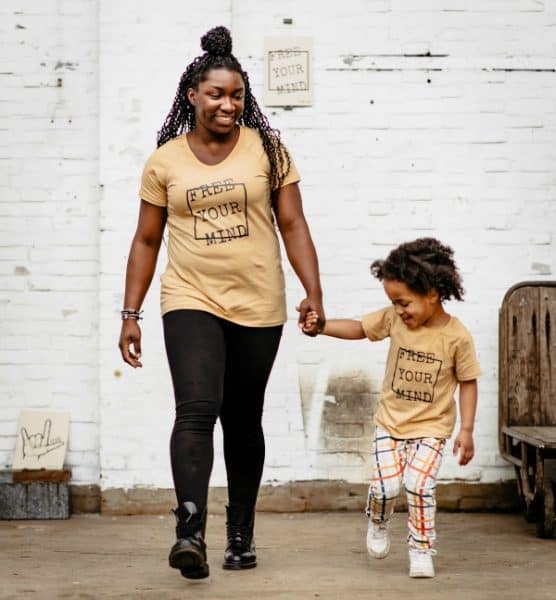 T-shirt Free Your Mind (damesmaat of kindermaat) van Lucky Leaf