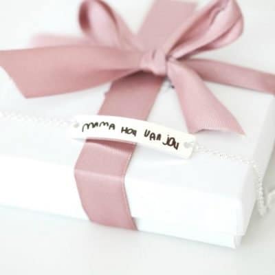 Moederdag cadeautip: hand geschreven tekst armband van Jaceys Jewellery