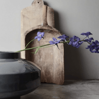 Sfeervol decoreren met oude houten spullen