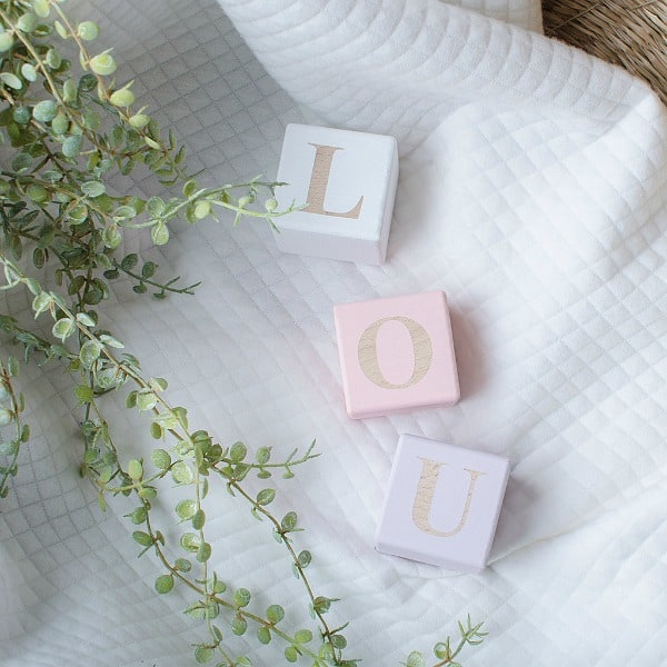 houten naamblokken-gepersonaliseerd-kraamcadeau