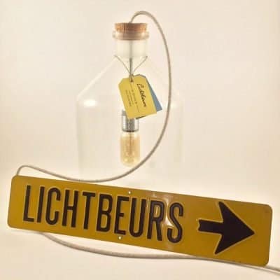 Lichtbeurs lampen gemaakt van apothekerspotten, de originaliteit spat er vanaf!