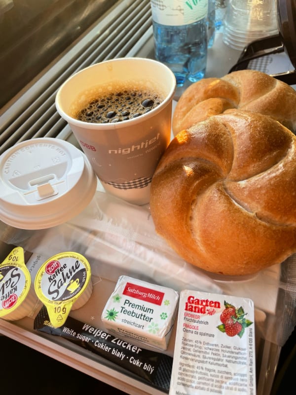 ontbijt frustuck breakfast nightjet nachttrein