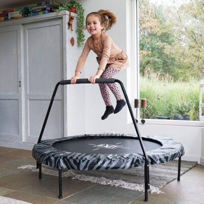 Kleine trampoline of een rechthoek trampoline: bewegen met plezier