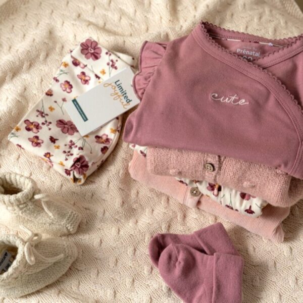 babyshower cadeau uitzet