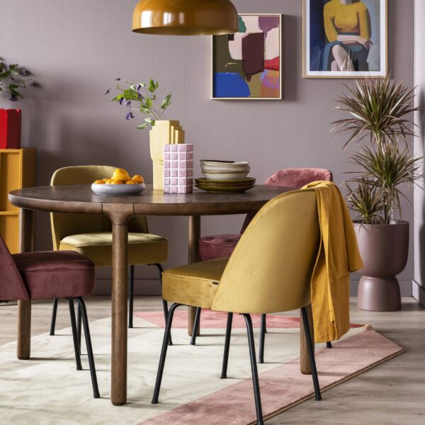 eettafel kleurrijk interieur