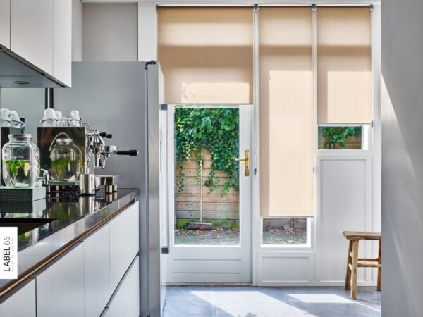 rolgordijnen zonder boren ophangen