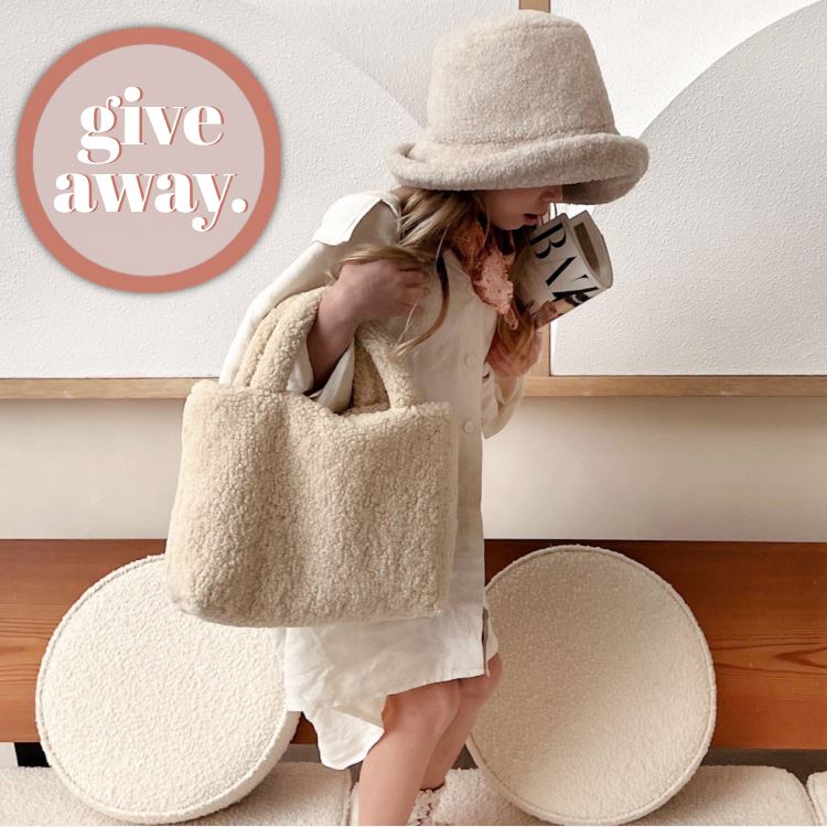 studio noos ecru mini teddy handbag