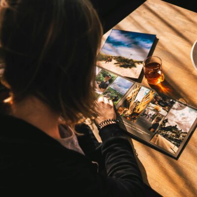 Waarom een zelfgemaakt fotoboek het mooiste cadeau is (en hoe je dat online regelt)
